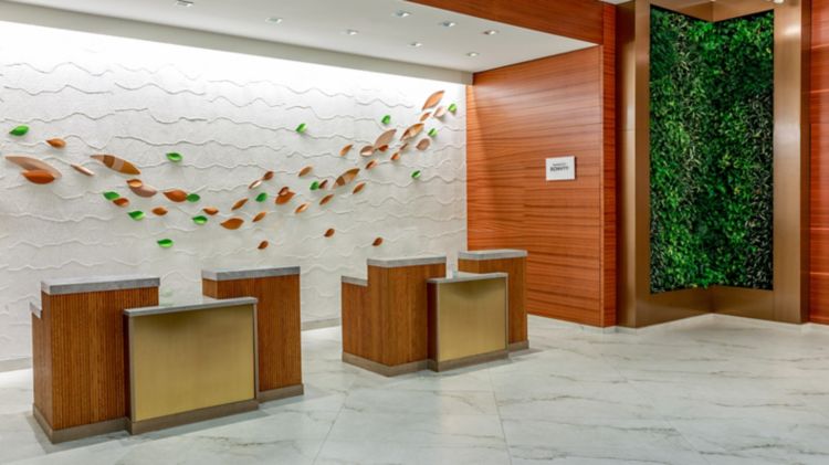 wi-iadwi-lobby-front-desk-38240_Wide-Hor